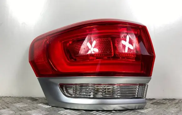Jeep Grand Cherokee Rear/tail lights P68236135AE
