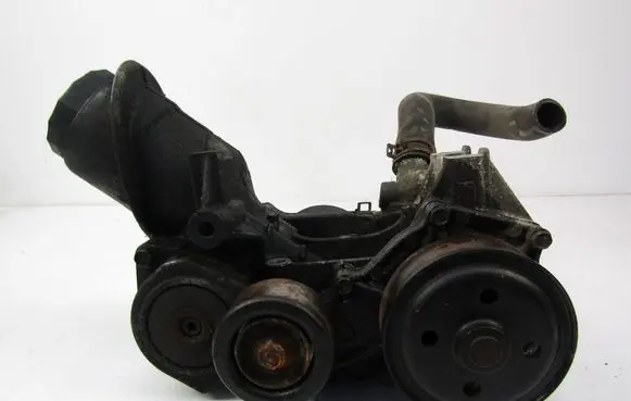 Honda CR-V Oil filter mounting bracket 