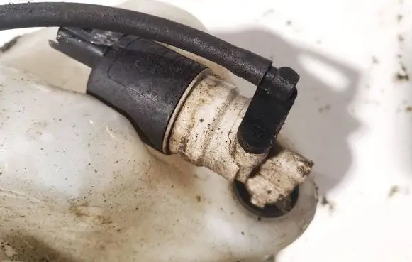 Citroen Berlingo Windscreen/windshield washer pump 9632984980