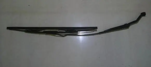 Front wiper blade arm