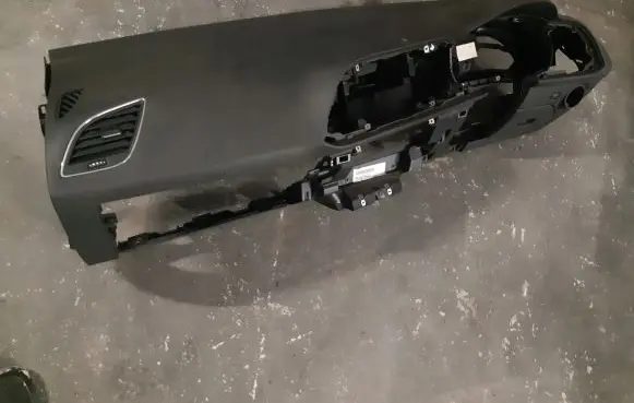 Dashboard glove box trim