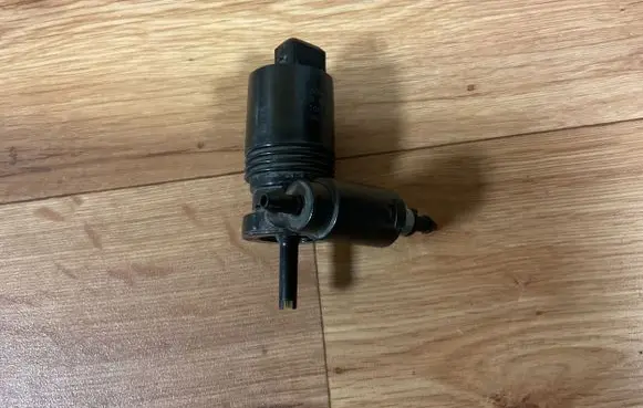 Nissan Note (E11) Windscreen/windshield washer pump 30097 099596 110617B