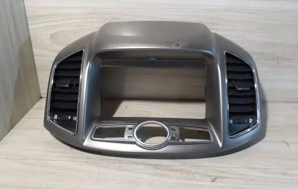 Chevrolet Captiva Dash center air vent grill 20865682