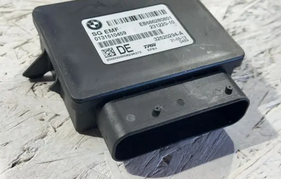 BMW X3 F25 Hand brake control module 6862808 23122010 32620294A