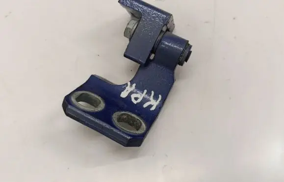 Alfa Romeo Stelvio Front door lower hinge 