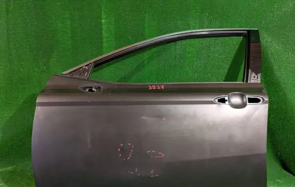 Toyota Camry VIII XV70 Front door