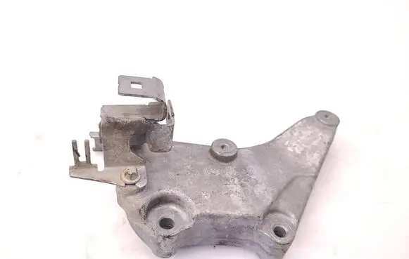 Engine mounting bracket