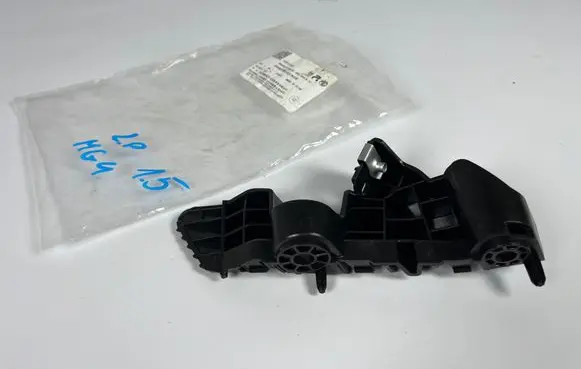 MG MG4 ev Front bumper mounting bracket 10977550