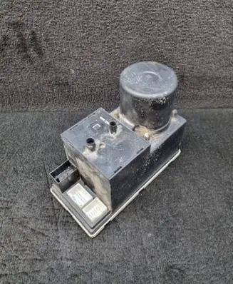 Audi A4 S4 B5 8D Central locking vacuum pump 8D0862257B