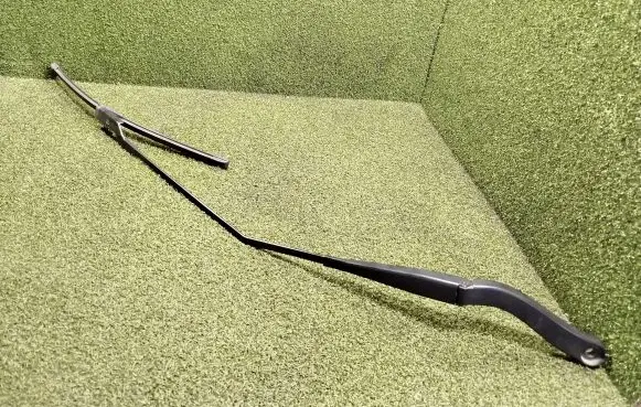 Renault Trafic III (X82) Front wiper blade arm 288864419R 93867989
