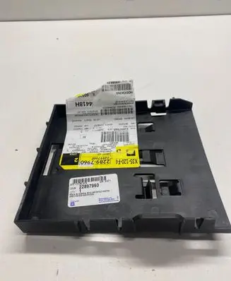 Chevrolet Camaro Engine control unit holder 22897960 7717137970