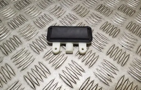 Tailgate opening switch