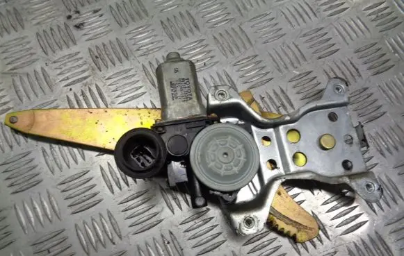 Toyota Corolla Verso E121 Front door electric window regulator 85710-20380