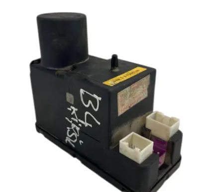 Audi 80 90 S2 B4 Central locking vacuum pump 4A0862257F 8TZ00652204