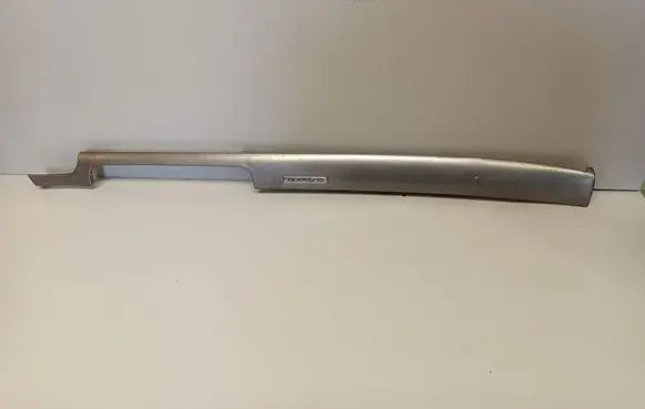 Dashboard glove box trim