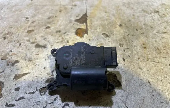 Audi Q3 8U Air flap motor/actuator 5Q0907511L T915266A 3293857