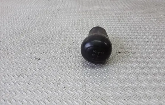 Toyota Avensis Verso Gear lever shifter trim leather/knob