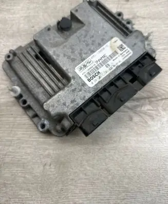 Ford Focus Engine control unit/module 4M5112A650YE 0281011701