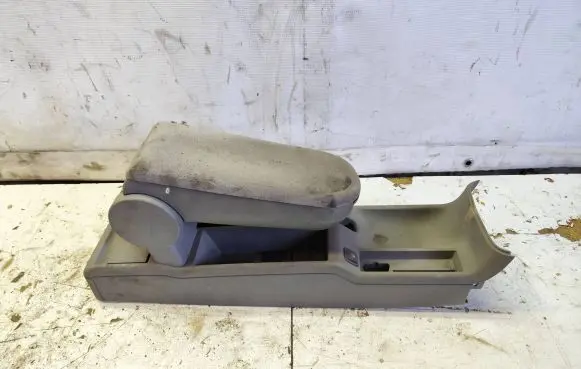 Volkswagen PASSAT B5 Armrest 3B0862533A
