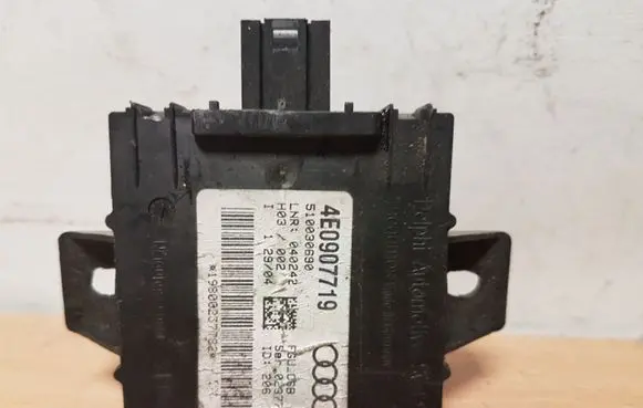 Audi A8 S8 D3 4E Alarm control unit/module 4E0907719