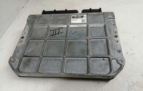 Toyota Auris E180 Engine control unit/module 896610Z250 MB2754001722
