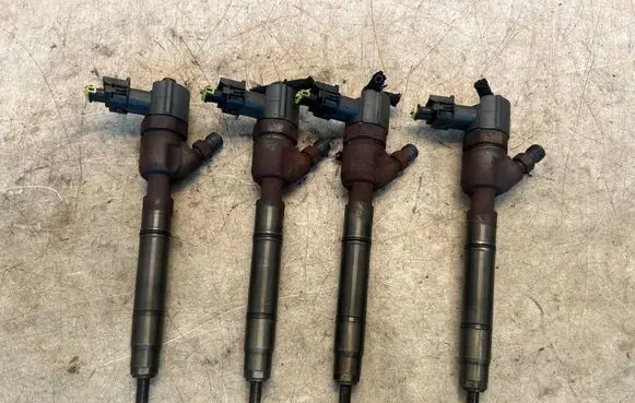 Hyundai i20 (PB PBT) Fuel injectors set 0445110320 338002A900