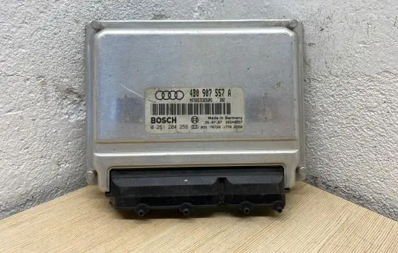 Audi A6 S6 C5 4B Engine control unit/module 4B0907557A 26SA4957 0261204256