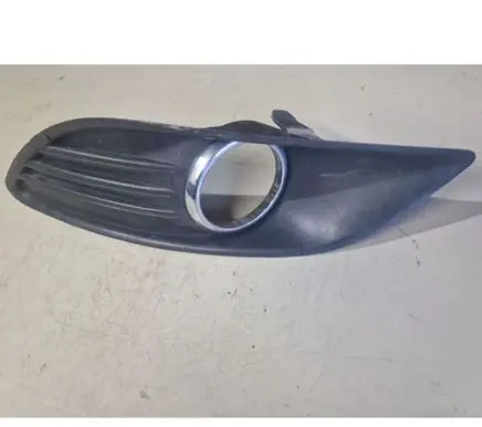 Ford Focus Front fog light trim/grill 8M5119952AE