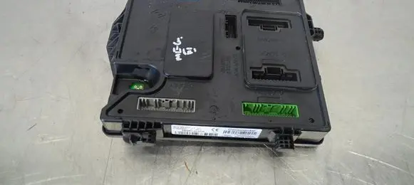Renault Megane III Central body control module 284B13640R