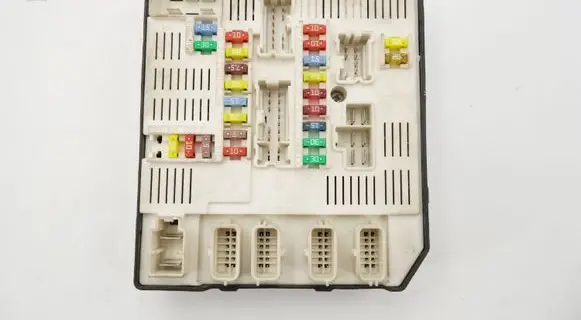 Renault Megane III Fuse module 284B65817R