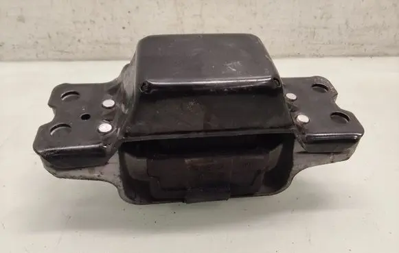 Volkswagen Golf Plus Engine mount bracket F227268620