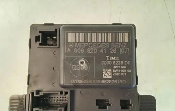Mercedes-Benz Sprinter W906 Door control unit/module A9068204126