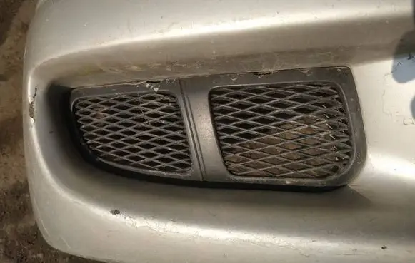 Subaru Legacy Front bumper lower grill