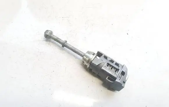 Citroen C4 Cactus Front door lock (next to the handle) 