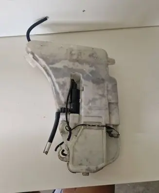 BMW 6 F12 F13 Windshield washer fluid reservoir/tank 7269663 13264011 8050439