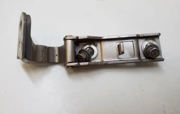 Chrysler Pacifica Tailgate/trunk/boot hinge 68229150