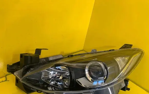 Mazda 3 II Headlight/headlamp BHR151040