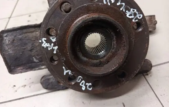Opel Zafira B Front wheel hub spindle knuckle