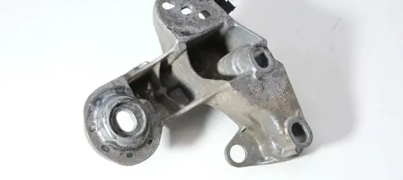 Audi A4 S4 B6 8E 8H Engine mounting bracket 8E0199352F