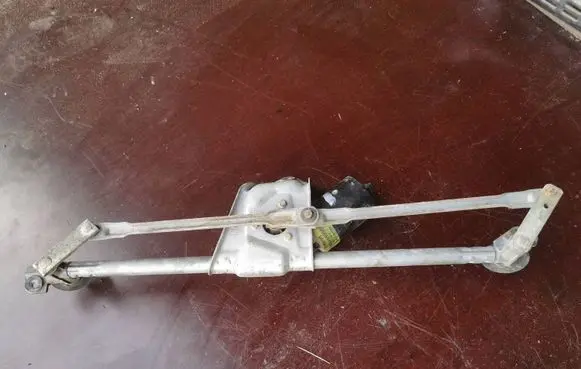 Volkswagen Golf III Front wiper linkage 1H1955603