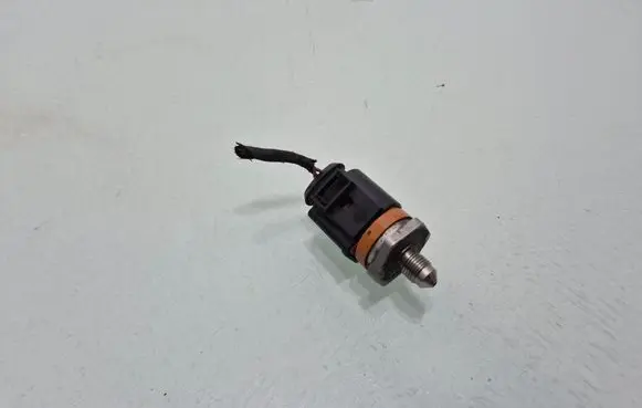 Seat Leon (1P) Fuel pressure sensor 06J906051D