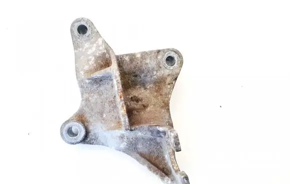 Honda CR-V Engine mounting bracket r081