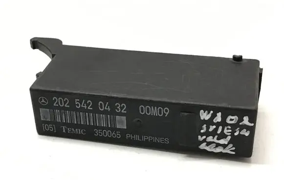 Mercedes-Benz E W210 Light module LCM 2025420432 00M09