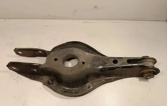 BMW 1 F20 F21 Rear upper control arm/wishbone 6867541