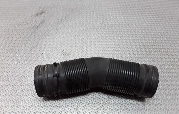 Volkswagen Polo IV 9N3 Air intake duct part 6Q0129684