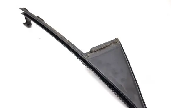 Toyota Prius (XW30) Rear door glass trim molding 6748747041