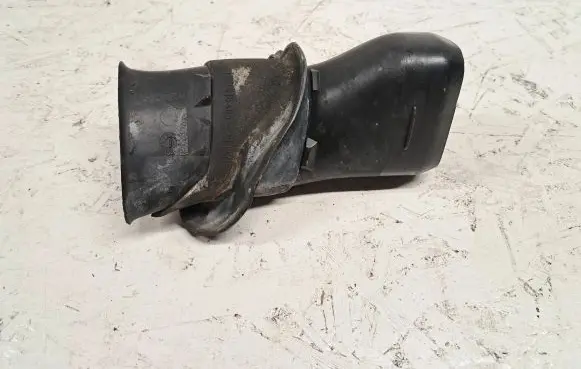 Audi A3 S3 8P Air intake hose/pipe 8L0129604B