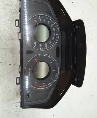 Volvo V70 Speedometer (instrument cluster) 31254535AA
