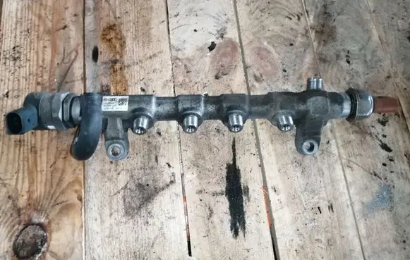 Volkswagen PASSAT CC Fuel main line pipe 03L089N 03L906051 057130764AB
