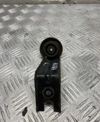 Toyota Avensis T270 Radiator mount bracket